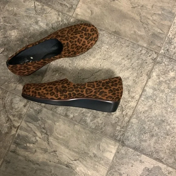 SAS Bliss Slip On Wedge Tan Leopard Size 10.5 W - Picture 3 of 7